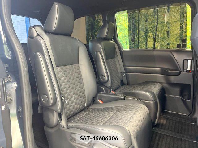 Toyota VOXY HYBRID 2022-09 6999135-8