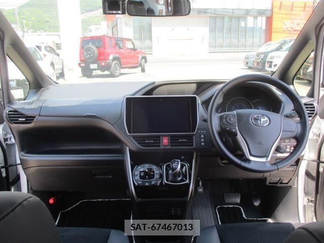Toyota VOXY HYBRID 2021-06 6999139-15