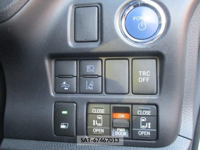 Toyota VOXY HYBRID 2021-06 6999139-16