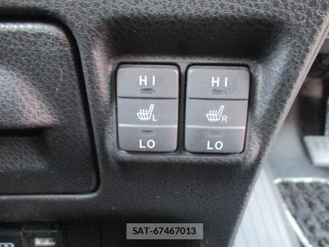 Toyota VOXY HYBRID 2021-06 6999139-17
