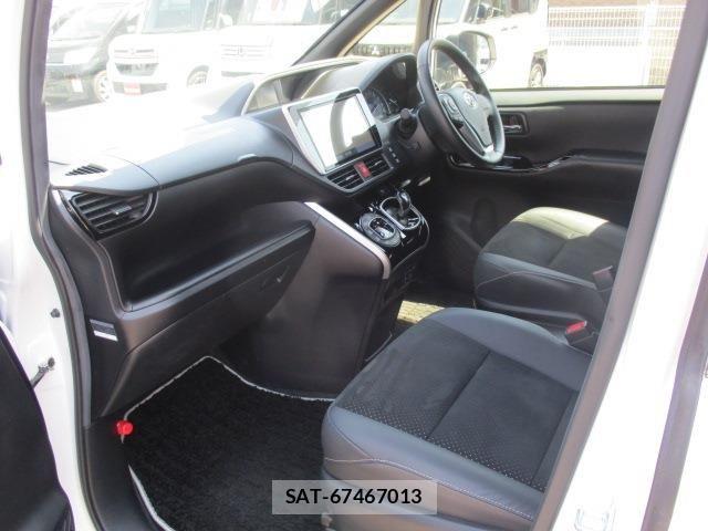 Toyota VOXY HYBRID 2021-06 6999139-23