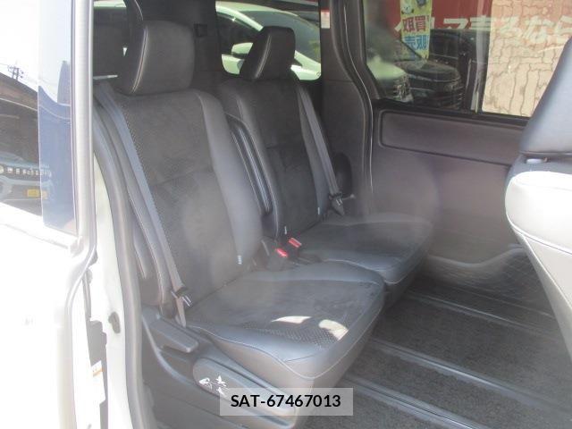 Toyota VOXY HYBRID 2021-06 6999139-24