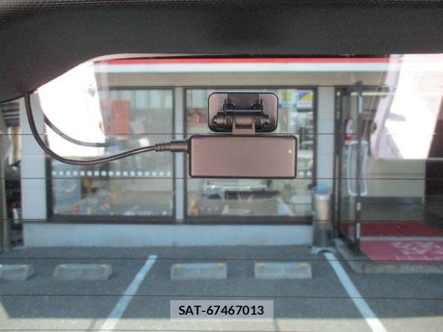 Toyota VOXY HYBRID 2021-06 6999139-26