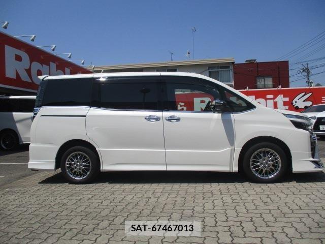 Toyota VOXY HYBRID 2021-06 6999139-3