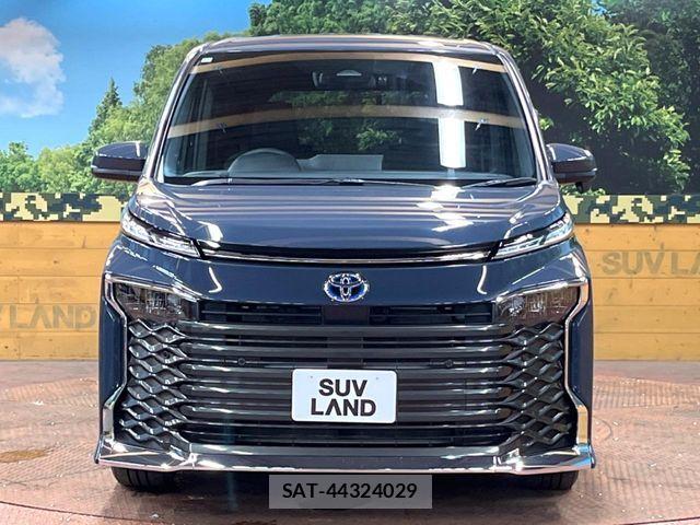 Toyota VOXY HYBRID 2023-09 6999134-13
