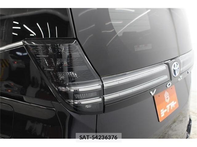 Toyota VOXY HYBRID 2024-06 7021878-17