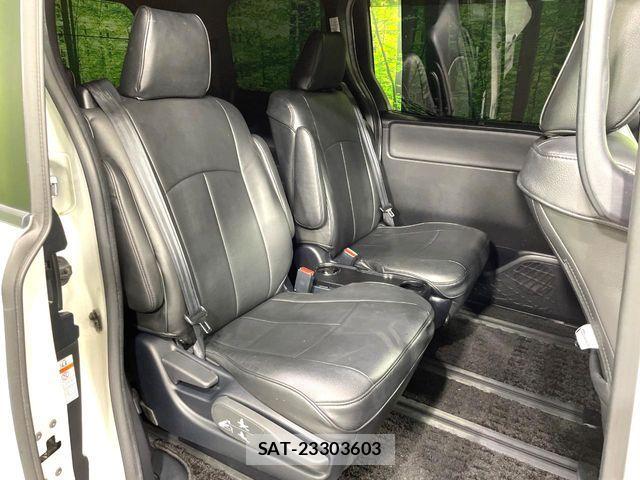 Toyota VOXY HYBRID 2021-11 7021883-10