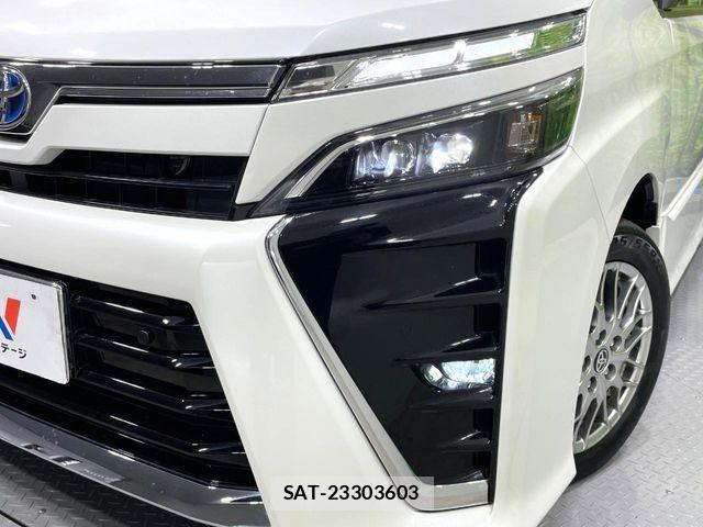 Toyota VOXY HYBRID 2021-11 7021883-14
