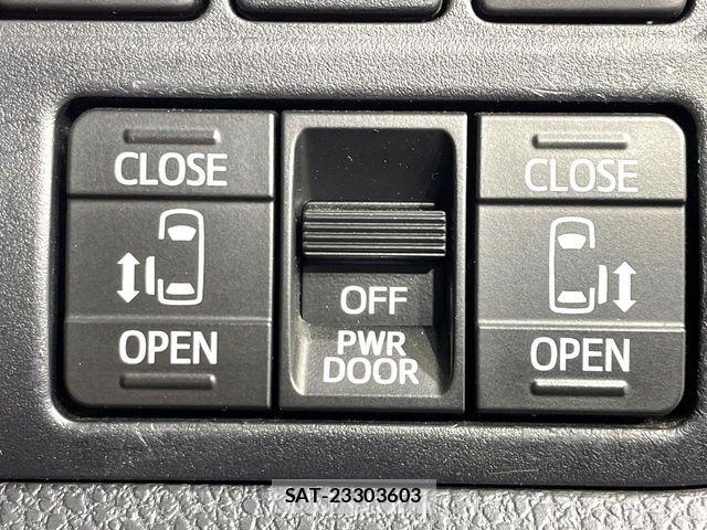 Toyota VOXY HYBRID 2021-11 7021883-7