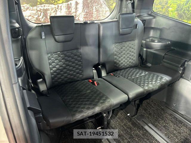 Toyota VOXY HYBRID 2024-07 7021877-9