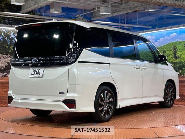 Toyota VOXY HYBRID 2024-07 7021877-17