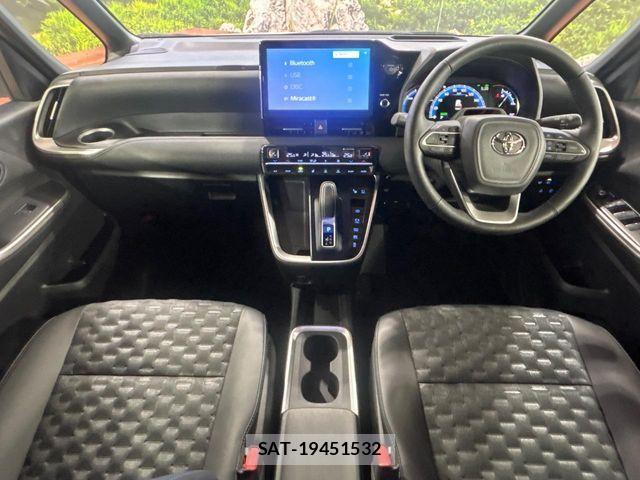 Toyota VOXY HYBRID 2024-07 7021877-1