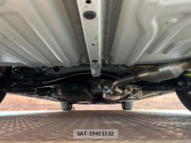 Toyota VOXY HYBRID 2024-07 7021877-19