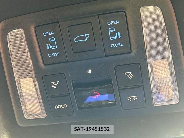 Toyota VOXY HYBRID 2024-07 7021877-3