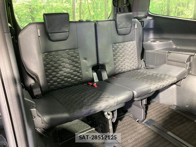 Toyota VOXY HYBRID 2023-06 7021879-9