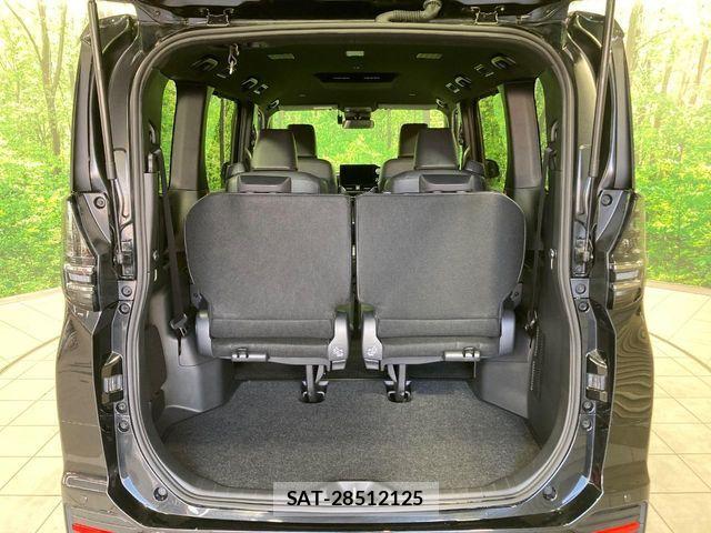 Toyota VOXY HYBRID 2023-06 7021879-10
