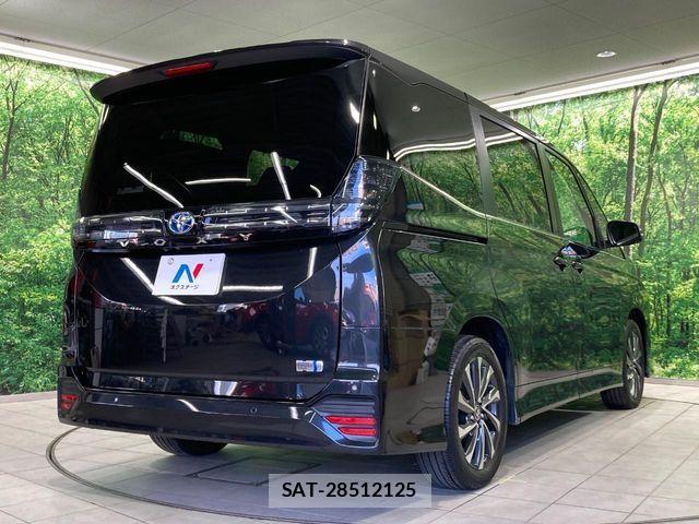 Toyota VOXY HYBRID 2023-06 7021879-17