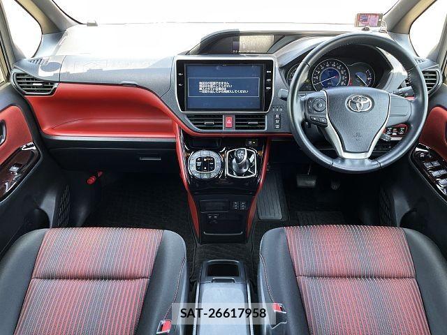 Toyota VOXY HYBRID 2017-11 7021880-1