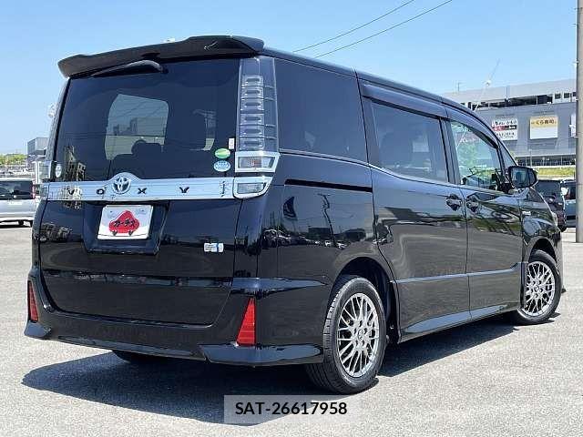 Toyota VOXY HYBRID 2017-11 7021880-2