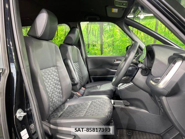Toyota VOXY HYBRID 2024-03 7021882-7