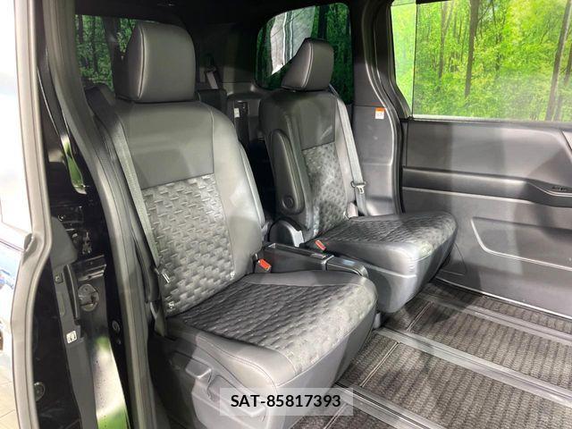 Toyota VOXY HYBRID 2024-03 7021882-8