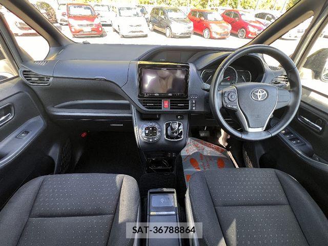 Toyota VOXY HYBRID 2015-05 7021888-12