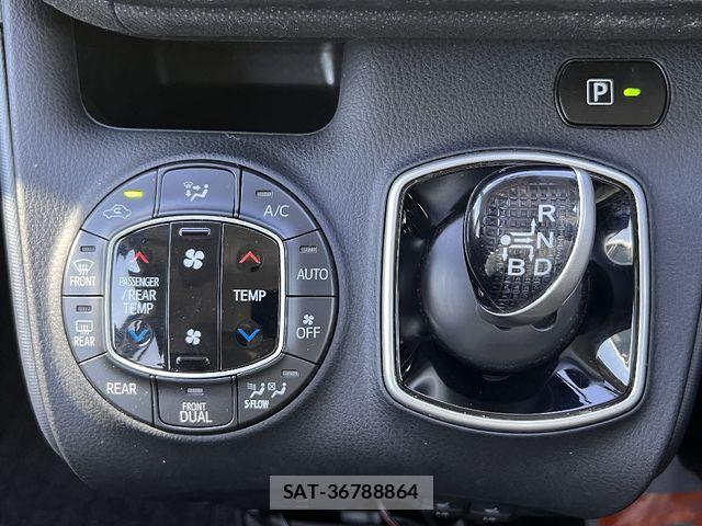 Toyota VOXY HYBRID 2015-05 7021888-14