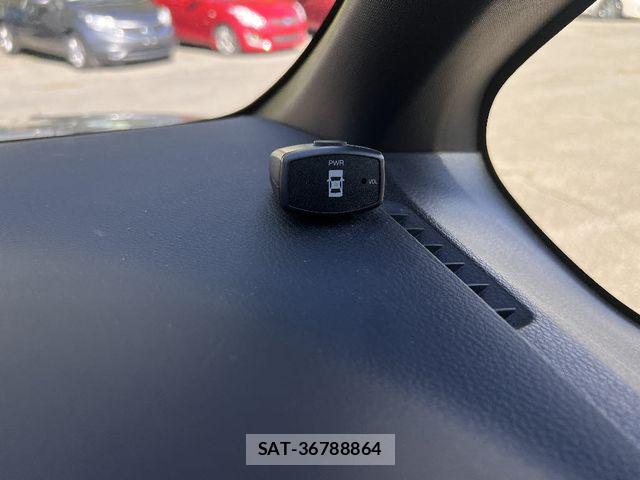 Toyota VOXY HYBRID 2015-05 7021888-18
