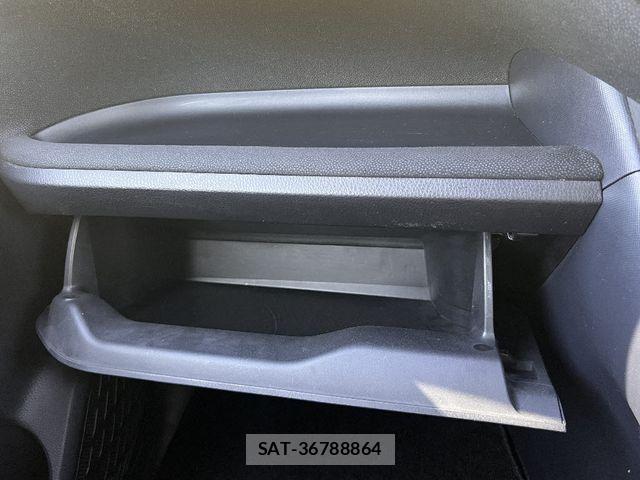 Toyota VOXY HYBRID 2015-05 7021888-19