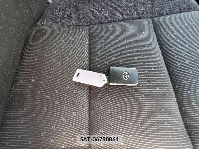 Toyota VOXY HYBRID 2015-05 7021888-24