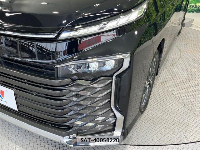 Toyota VOXY HYBRID 2022-07 7021876-12