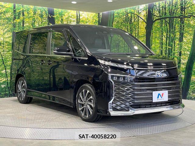Toyota VOXY HYBRID 2022-07 7021876-16