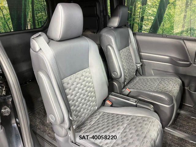Toyota VOXY HYBRID 2022-07 7021876-8