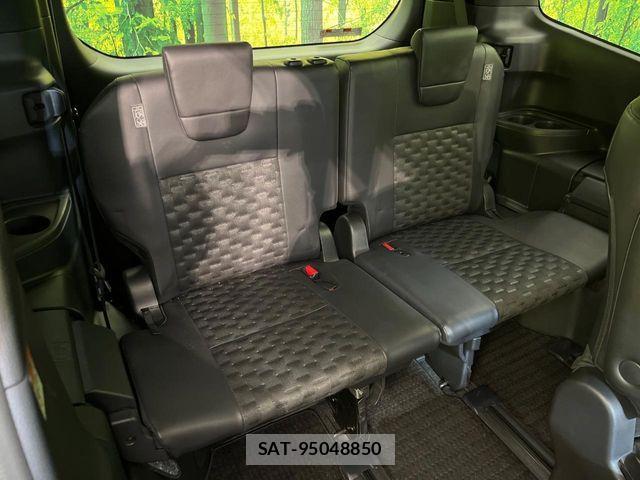 Toyota VOXY HYBRID 2022-04 7061355-9