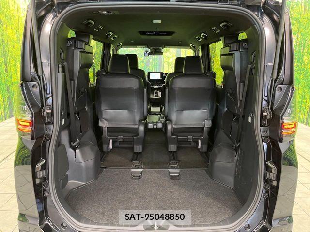 Toyota VOXY HYBRID 2022-04 7061355-10