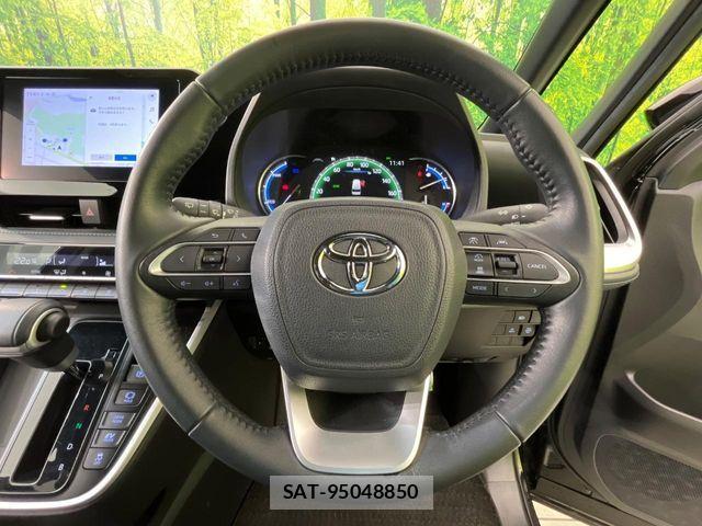 Toyota VOXY HYBRID 2022-04 7061355-11