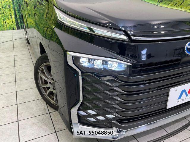 Toyota VOXY HYBRID 2022-04 7061355-12