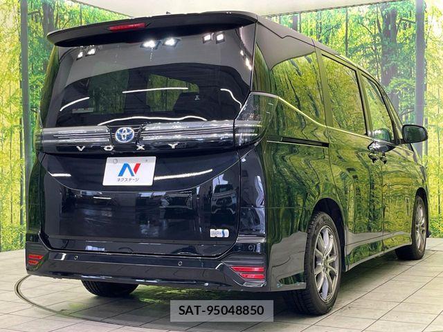 Toyota VOXY HYBRID 2022-04 7061355-16