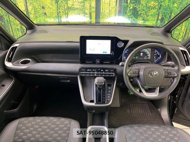 Toyota VOXY HYBRID 2022-04 7061355-1