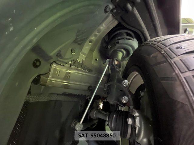 Toyota VOXY HYBRID 2022-04 7061355-19