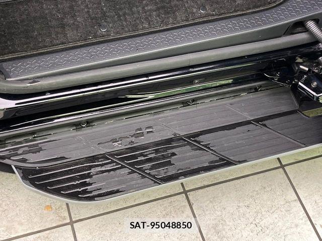 Toyota VOXY HYBRID 2022-04 7061355-4