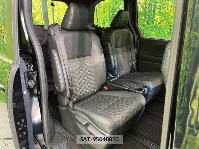 Toyota VOXY HYBRID 2022-04 7061355-8