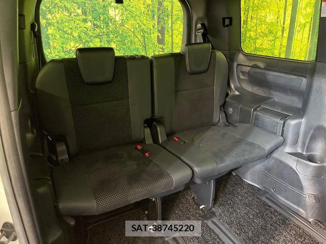Toyota VOXY HYBRID 2021-06 7061359-9