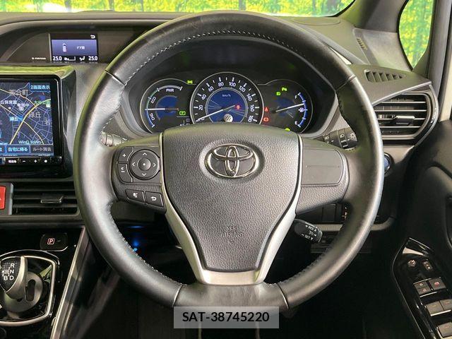 Toyota VOXY HYBRID 2021-06 7061359-11
