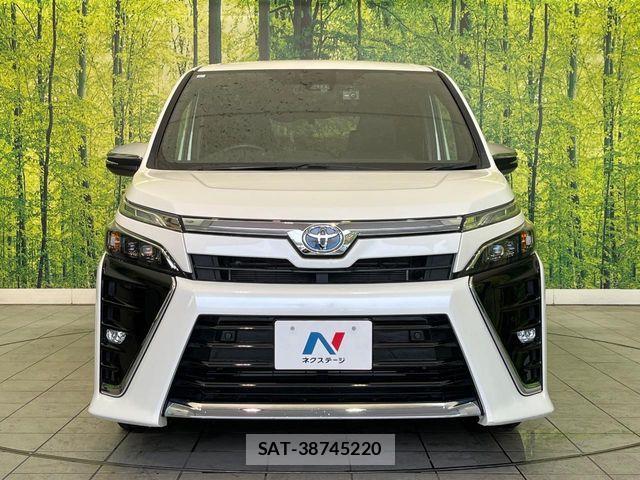 Toyota VOXY HYBRID 2021-06 7061359-14