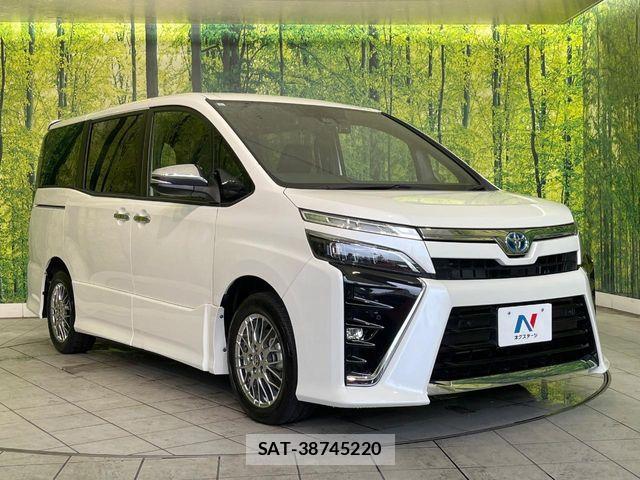 Toyota VOXY HYBRID 2021-06 7061359-16