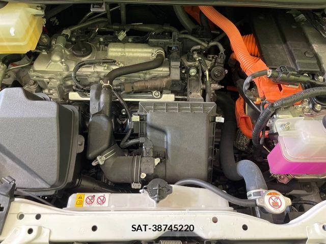 Toyota VOXY HYBRID 2021-06 7061359-18