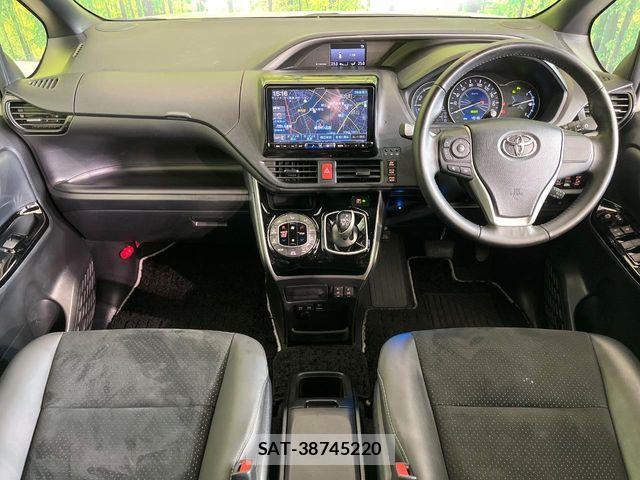Toyota VOXY HYBRID 2021-06 7061359-1