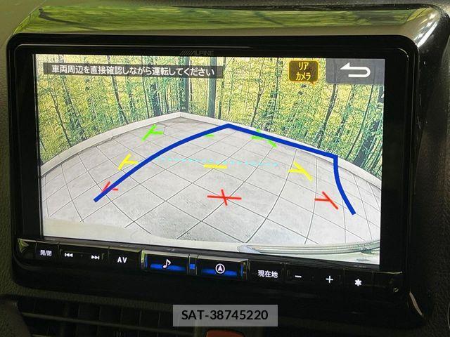 Toyota VOXY HYBRID 2021-06 7061359-4