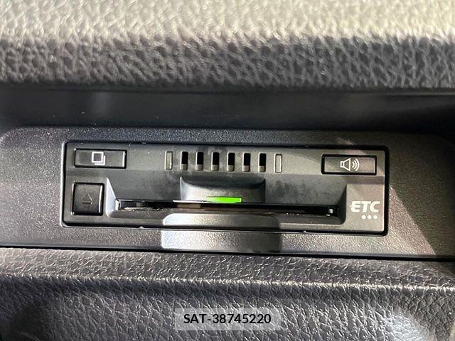 Toyota VOXY HYBRID 2021-06 7061359-5